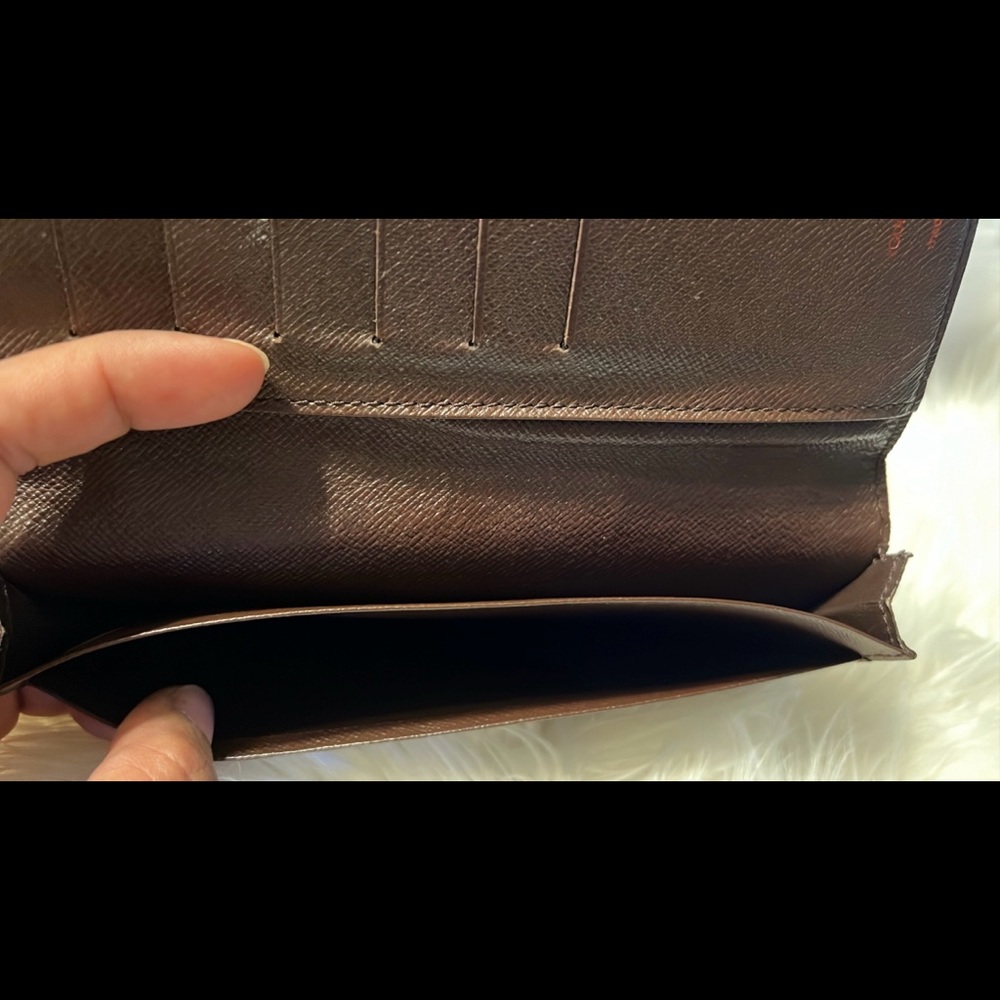 💯% Authentic Louis Vuitton Checkbook Passport Case. - Picture 5 of 10